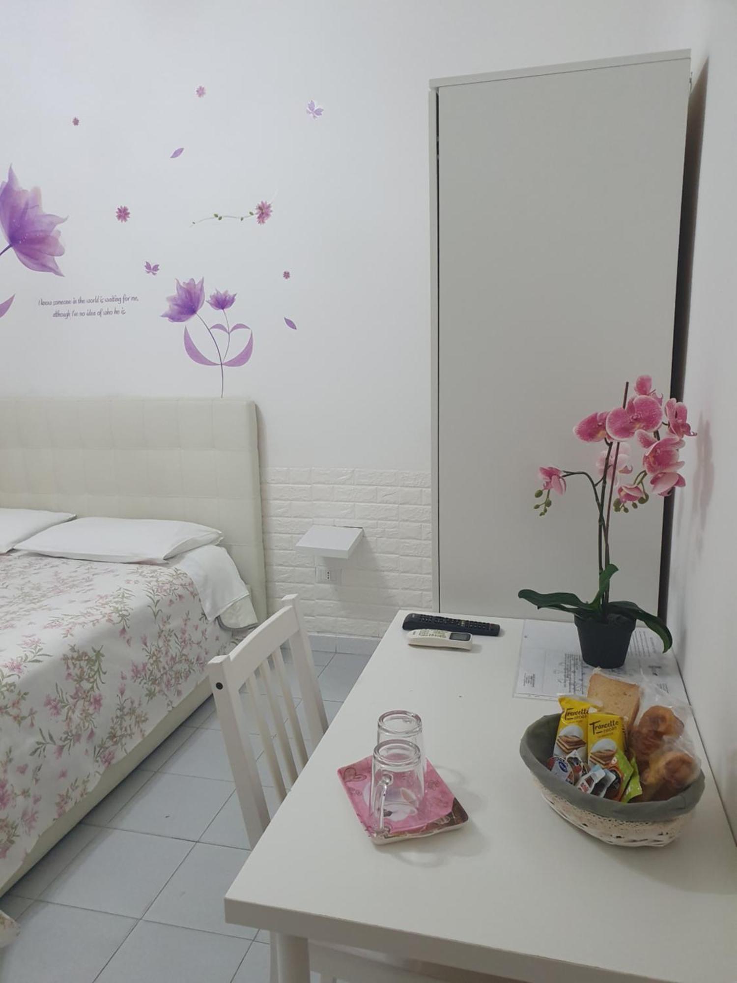 Le Tre Orchidee Bed and Breakfast Salerno Rum bild
